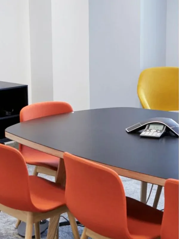 Salle de réunion d'une entreprise entretenue par La Conciergerie de l'Obiou